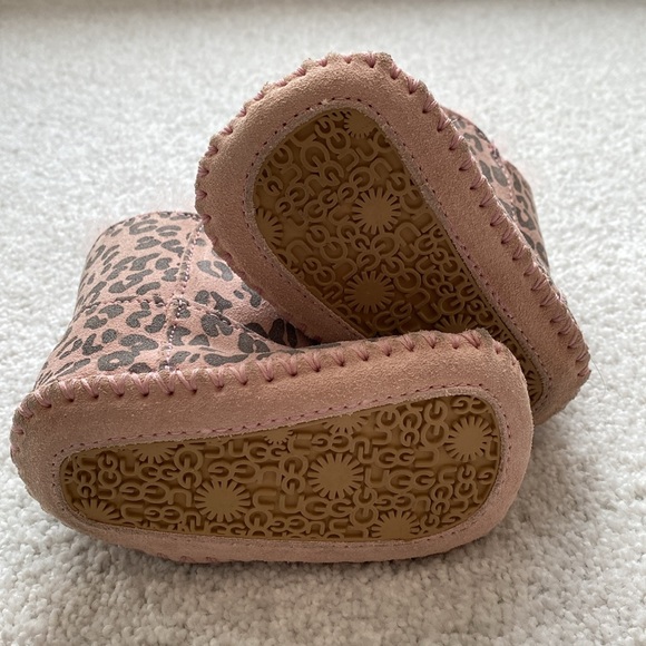 Baby UGG boots size 2/3 - Picture 2 of 3